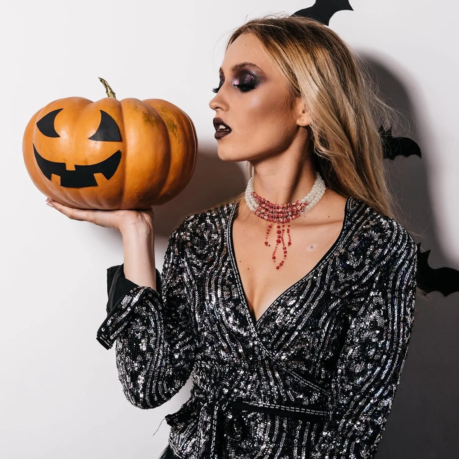 Blood Pearl Choker Necklace for Women Dripping Blood Imitation Pearl Choker Neckalce Gothic Vampire Neckalce Layered Pearl Choker Necklace for Halloween Party Costume Accessories