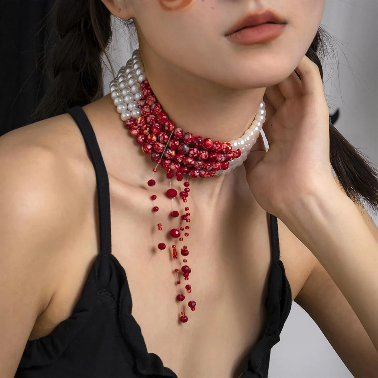 Blood Pearl Necklace for Women Dripping Blood Imitation Pearl Choker Neckalce Gothic Halloween Neckalce Layered Pearl Choker Necklace for Vampire Party Costume Accessories