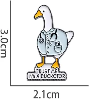 Creative Duck Doctor Brooch Enamel Pin ''Trust Me I'm A Duckctor'' Novelty Funny Cute Animal Ducktor Lapel Pins Cartoon Goose Brooches Backpacks Jackets Badge Clothing Accessories for Women Girls Boys