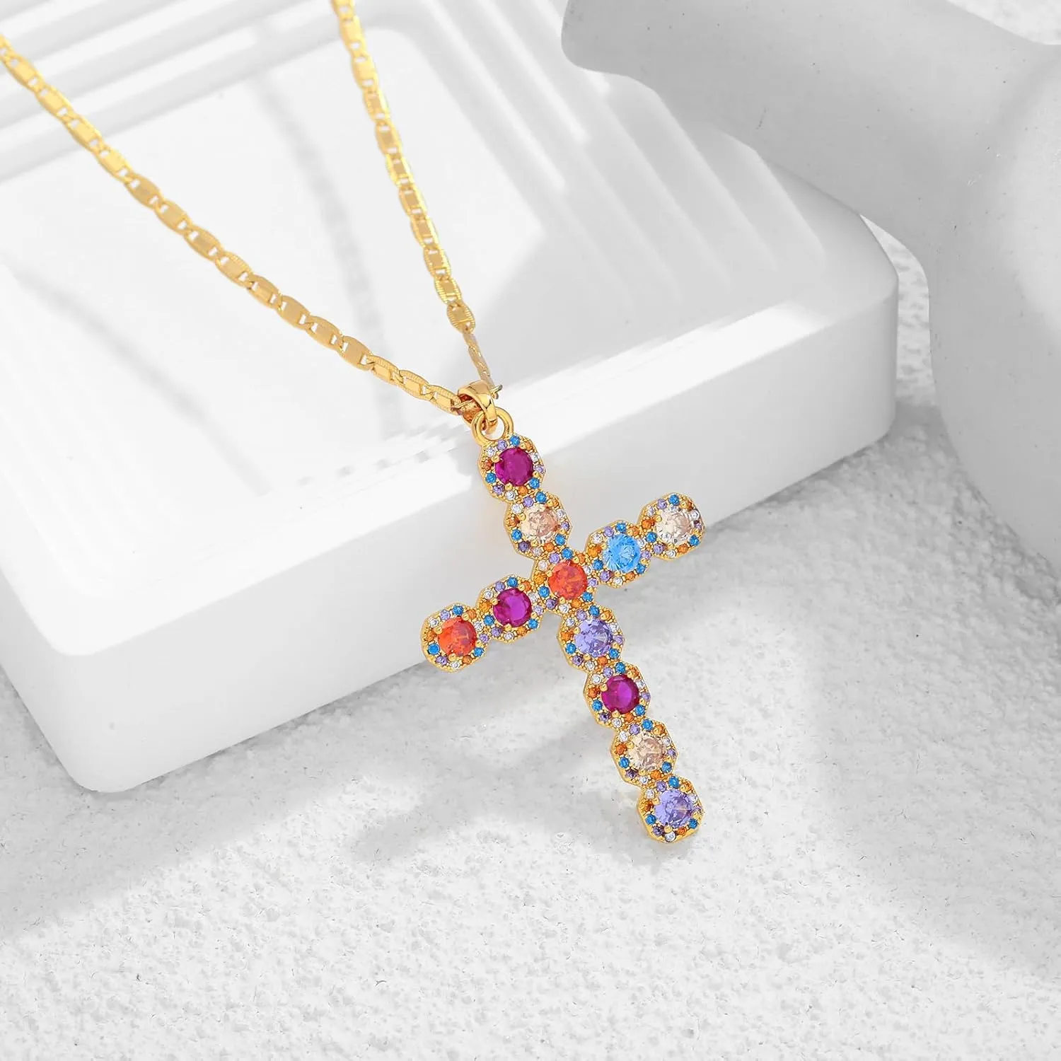 Cross Faith Pendant Necklaces for Women Trendy Gold Chain Cross Necklace Shiny Rhinestones Gold Charm Necklace Fashion Minimalist Faith Jewelry