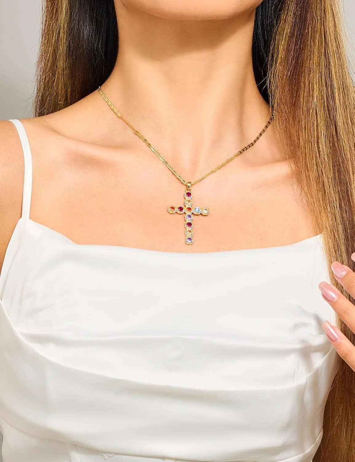 Cross Faith Pendant Necklaces for Women Trendy Gold Chain Cross Necklace Shiny Rhinestones Gold Charm Necklace Fashion Minimalist Faith Jewelry