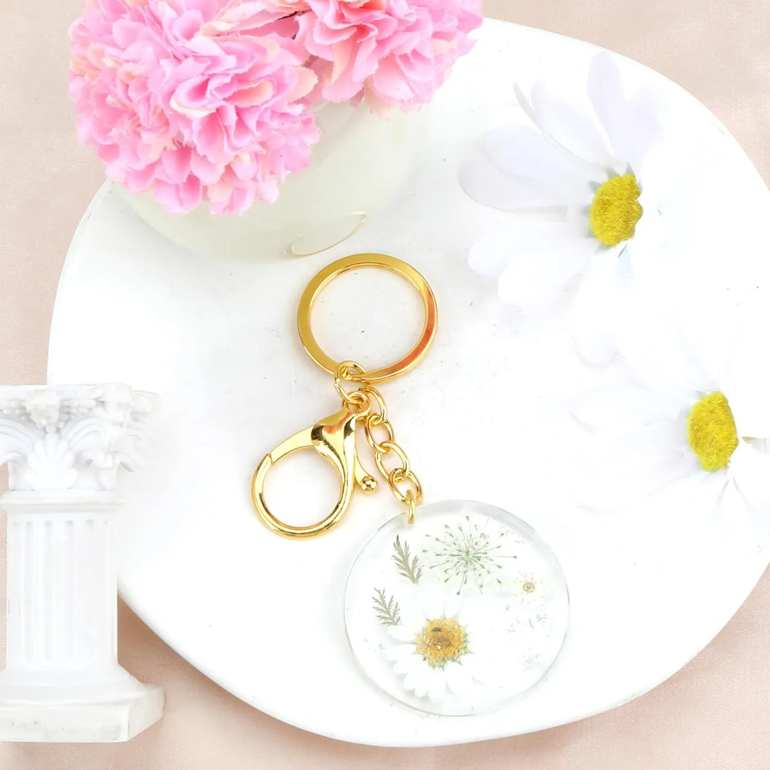 Dried Pressed Flower Keychain,Handmade Floral Resin Keychain,Flower Gifts for Mom Sister Bestie Wife Girlfriend