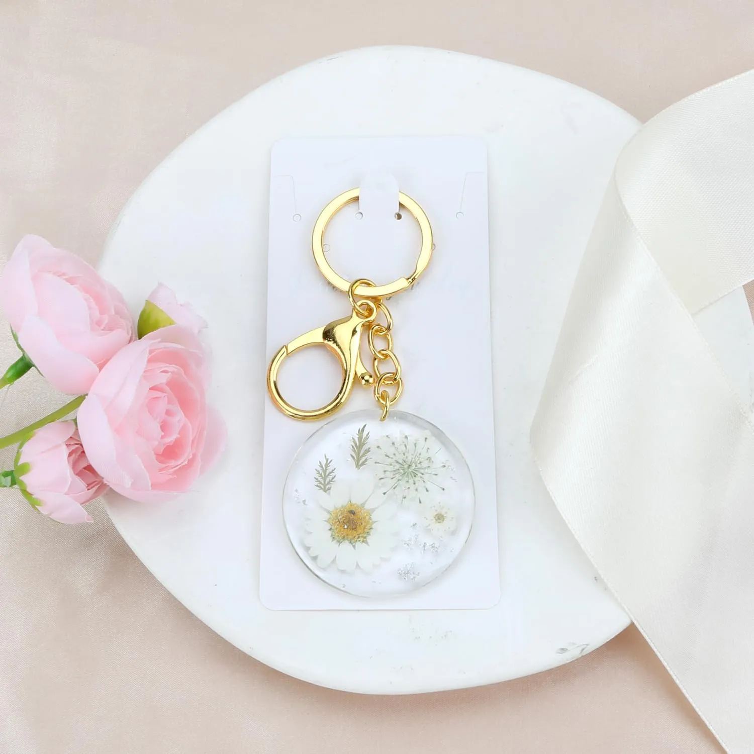 Dried Pressed Flower Keychain,Handmade Floral Resin Keychain,Flower Gifts for Mom Sister Bestie Wife Girlfriend