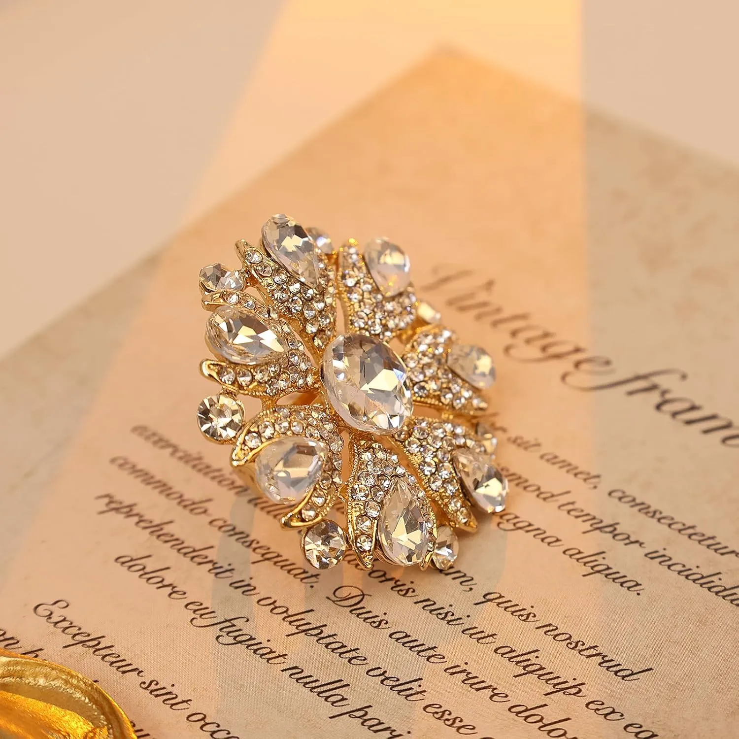 Elegant Big Crystal Ring for Women Gold Stacking Pearl Rhinestone Flower Rings Open Finger Adjustable Crystal Statement Ring Jewelry for Bridal Wedding