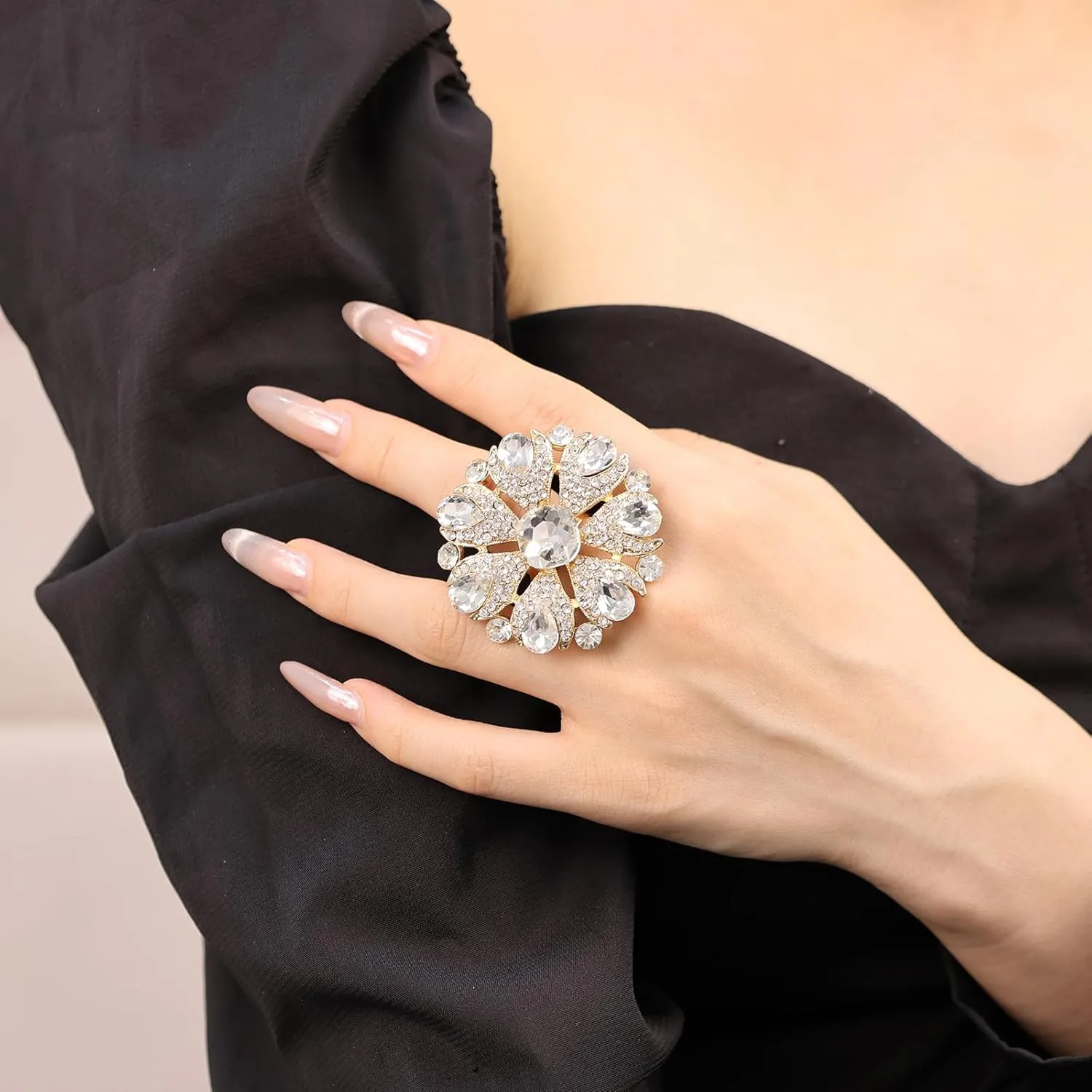 Elegant Big Crystal Ring for Women Gold Stacking Pearl Rhinestone Flower Rings Open Finger Adjustable Crystal Statement Ring Jewelry for Bridal Wedding