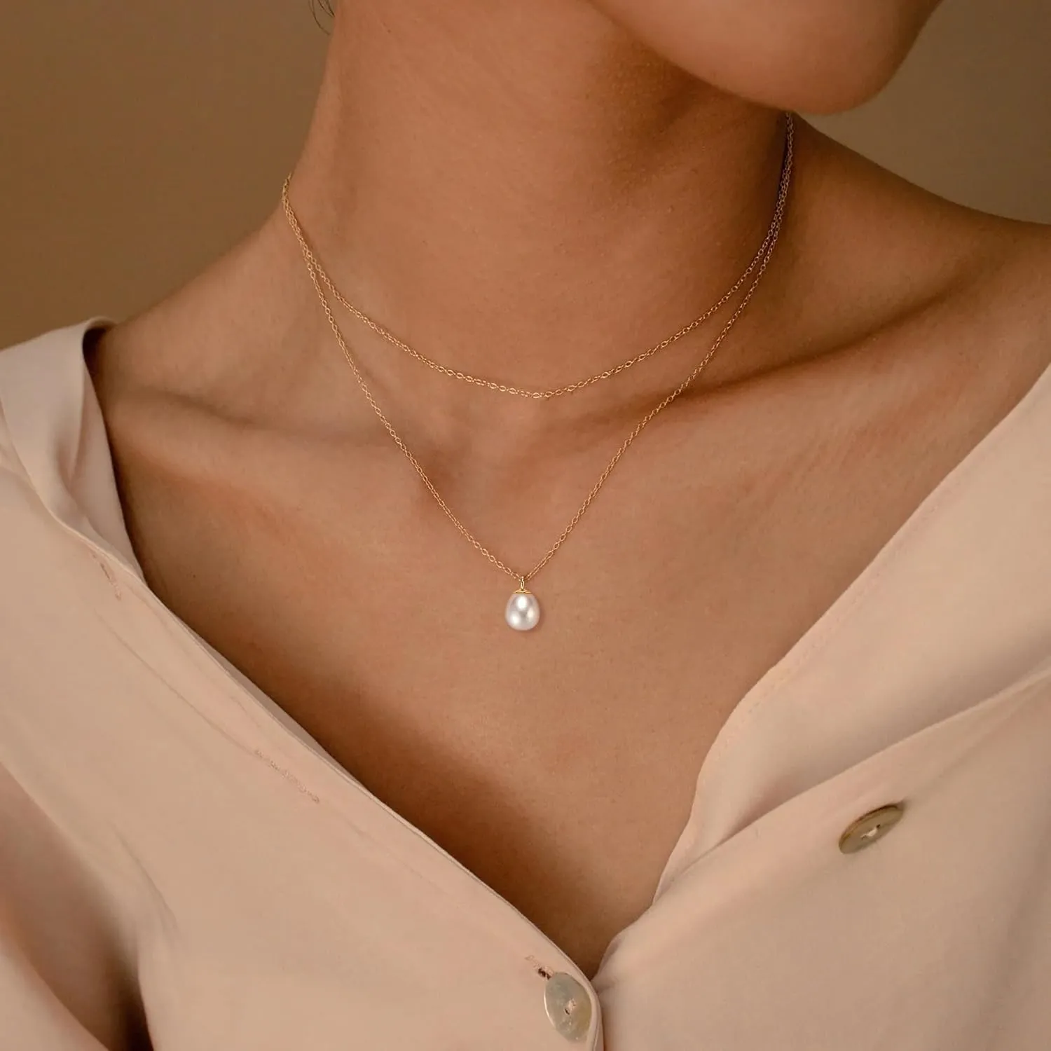 Freshwater Pearl Necklaces for Women, 14K Gold Plated Layered Pearl Necklaces Trendy Simple Chain Necklace for Women Gold Jewelry Gifts
