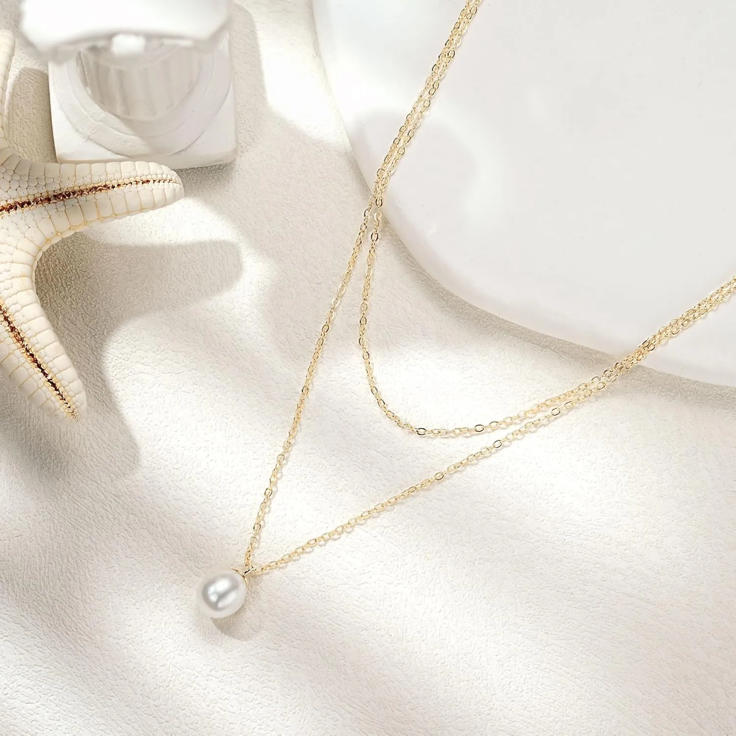 Freshwater Pearl Necklaces for Women, 14K Gold Plated Layered Pearl Necklaces Trendy Simple Chain Necklace for Women Gold Jewelry Gifts