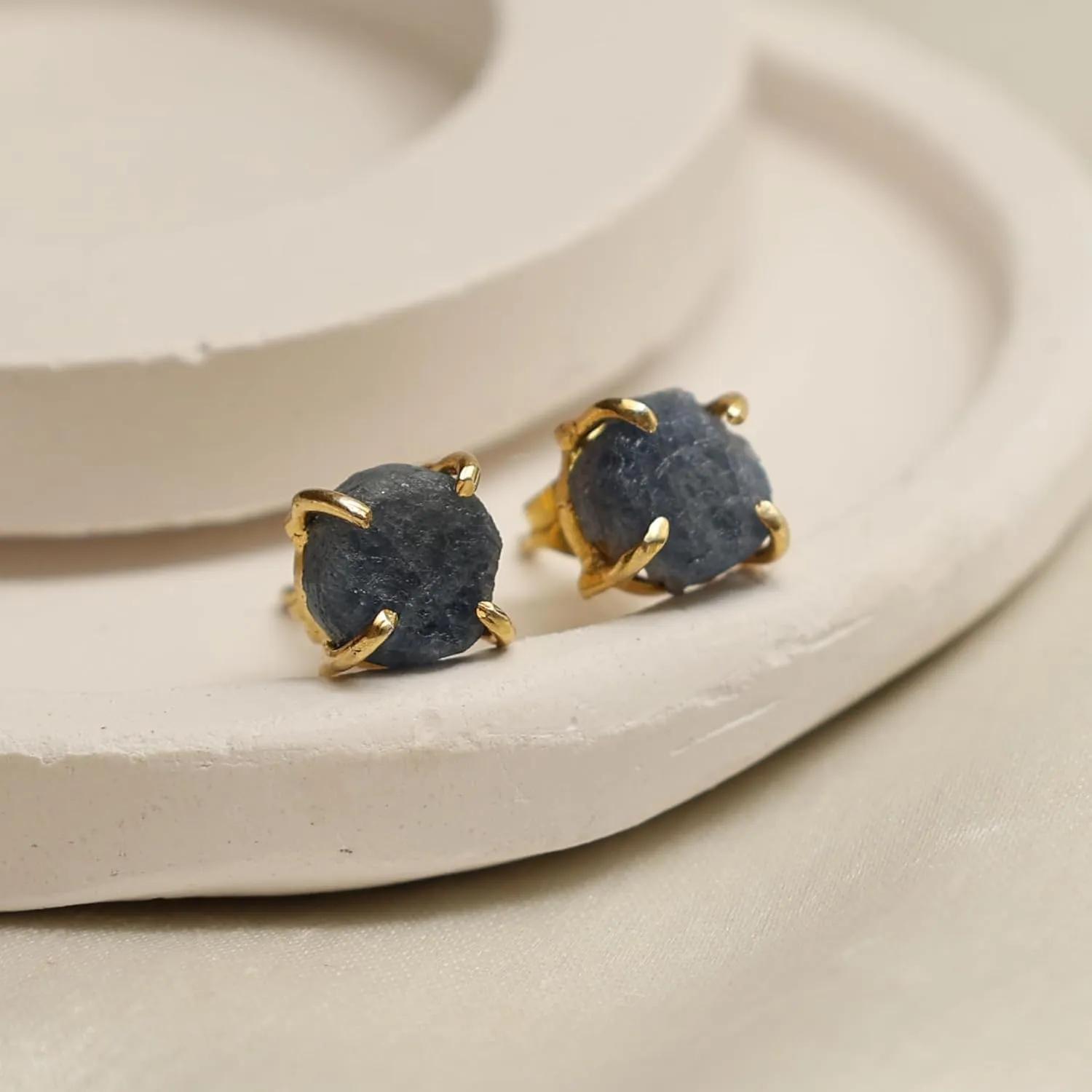 Gempires Natural Raw Blue Sapphire Prong Setting Stud Earrings Gemstone Handmade Crystals Earring September Bithstone Women Jewelry Gifts