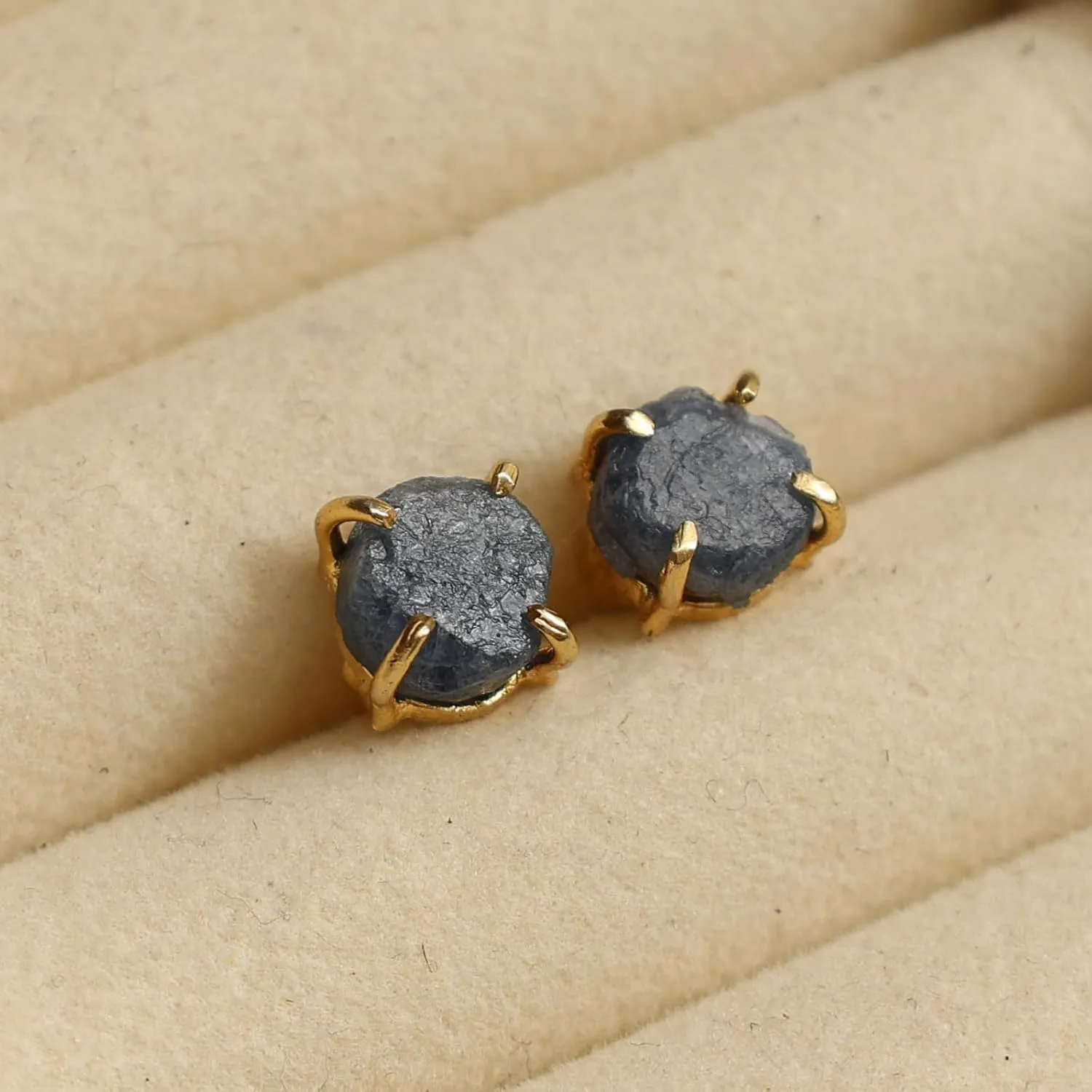 Gempires Natural Raw Blue Sapphire Prong Setting Stud Earrings Gemstone Handmade Crystals Earring September Bithstone Women Jewelry Gifts