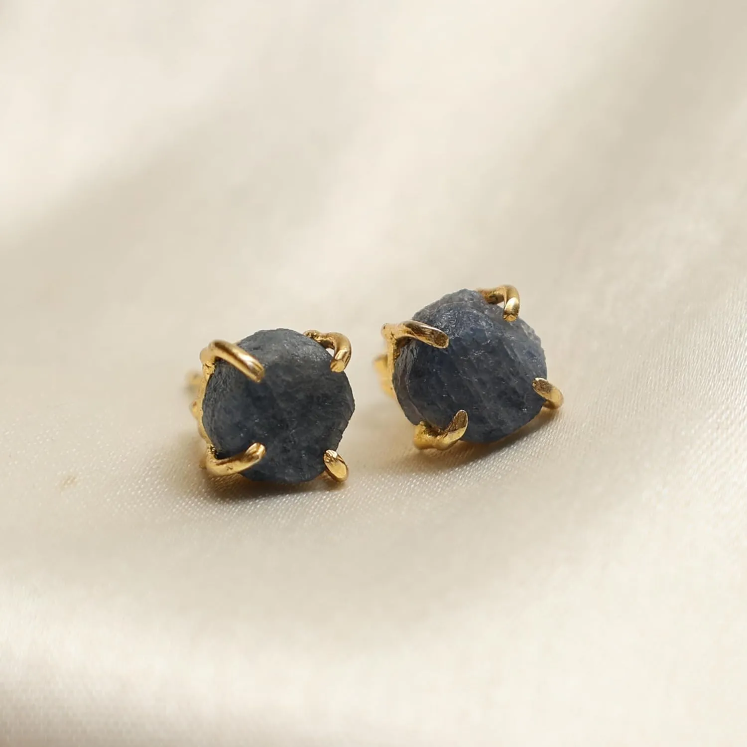 Gempires Natural Raw Blue Sapphire Prong Setting Stud Earrings Gemstone Handmade Crystals Earring September Bithstone Women Jewelry Gifts