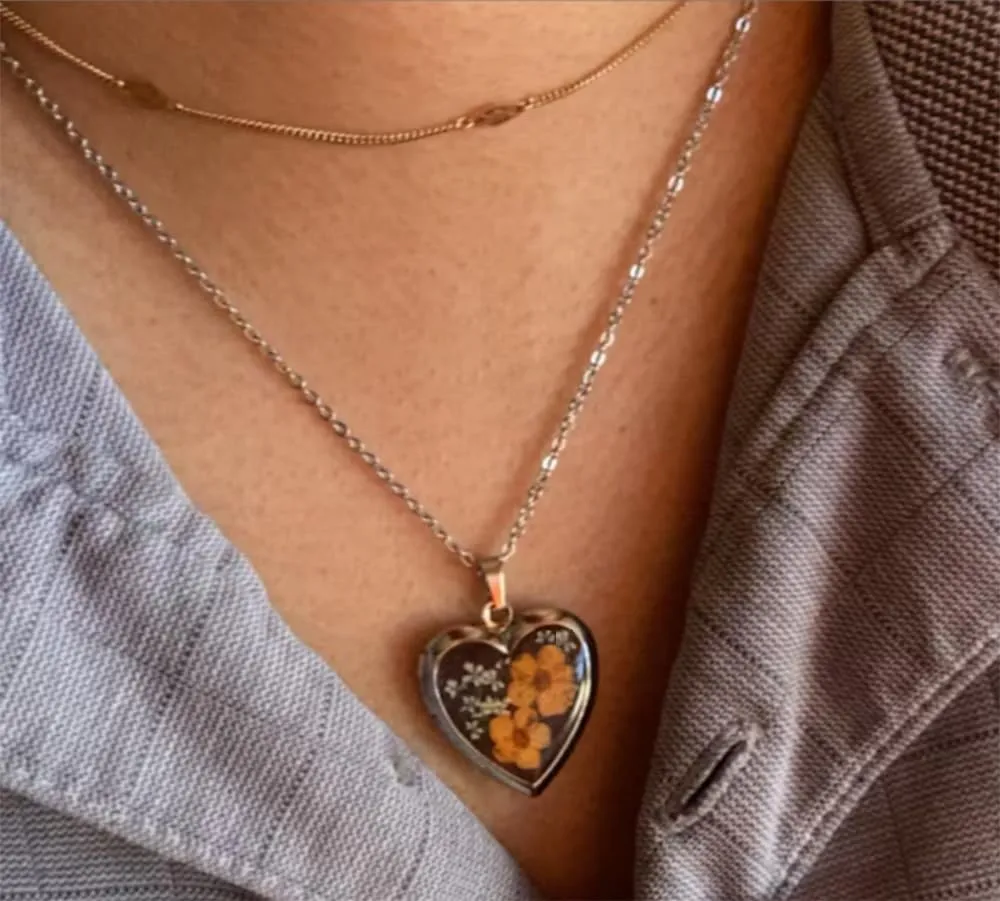 Handmade Heart Shaped Dried Pressed Forget Me Not Flower Photo Locket Pendant Necklace (Gold, Yellow Flower on Dark Green)