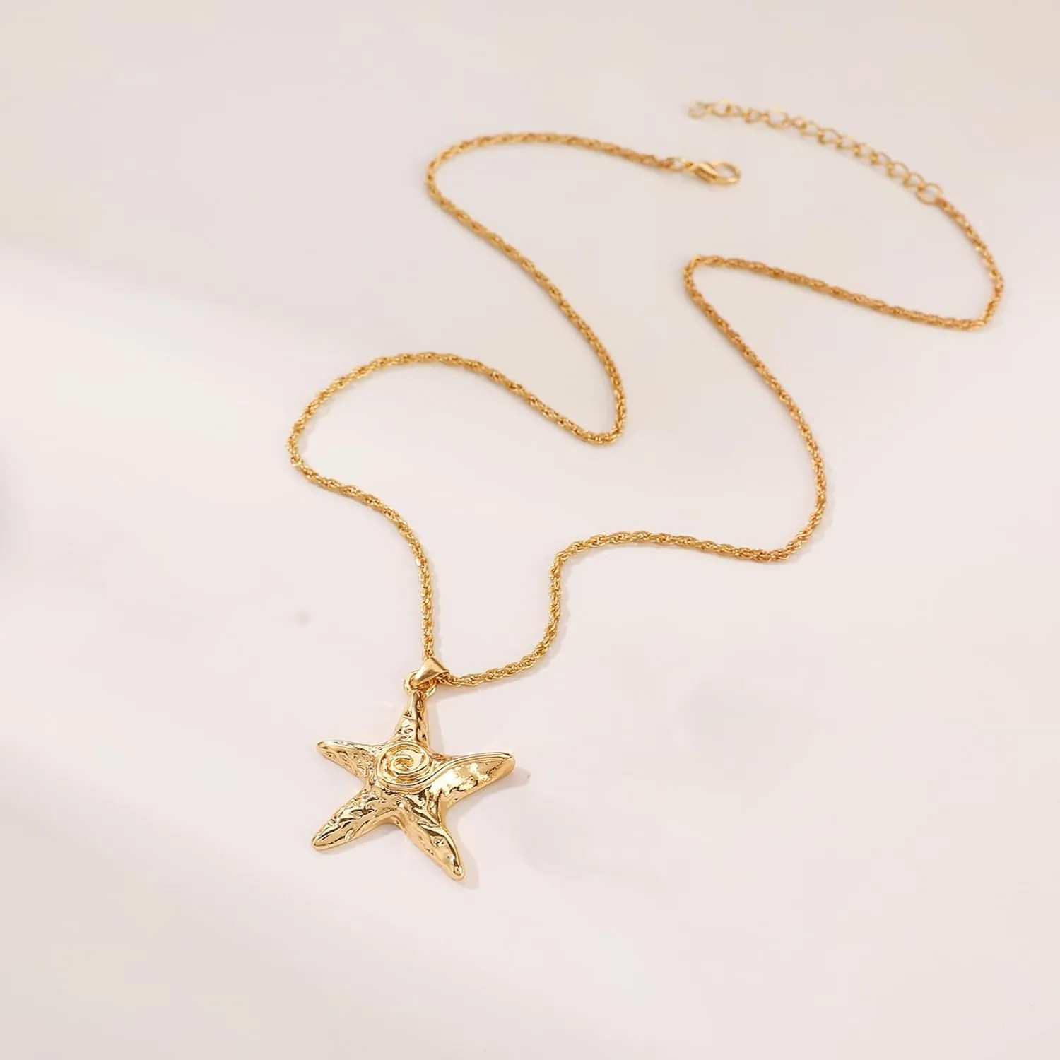 Starfish Necklace for Women Dainty Swirl Summer Beach Ocean Pendant Necklace Stainless Steel Aesthetic Starfish Charm Necklace Trendy Vacation Star Jewelry