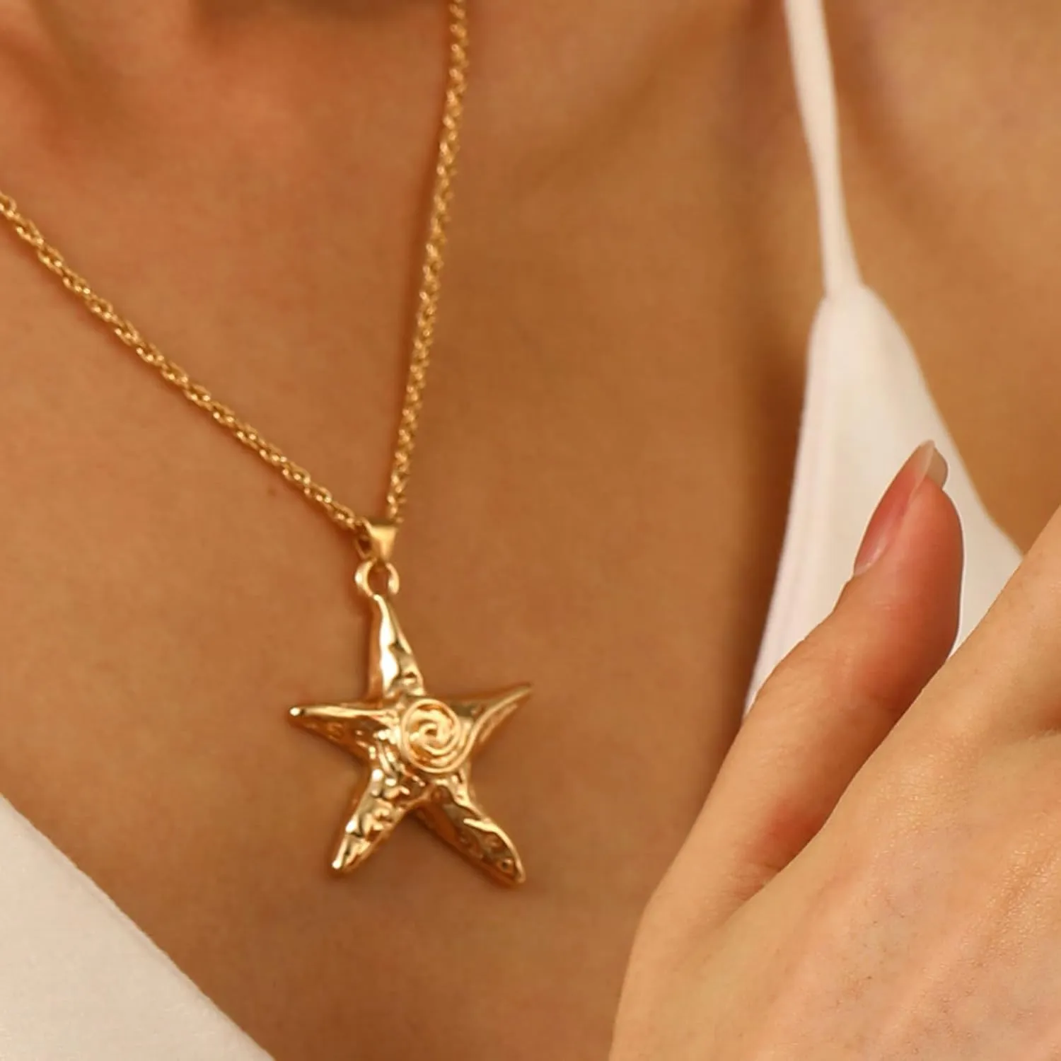 Starfish Necklace for Women Dainty Swirl Summer Beach Ocean Pendant Necklace Stainless Steel Aesthetic Starfish Charm Necklace Trendy Vacation Star Jewelry