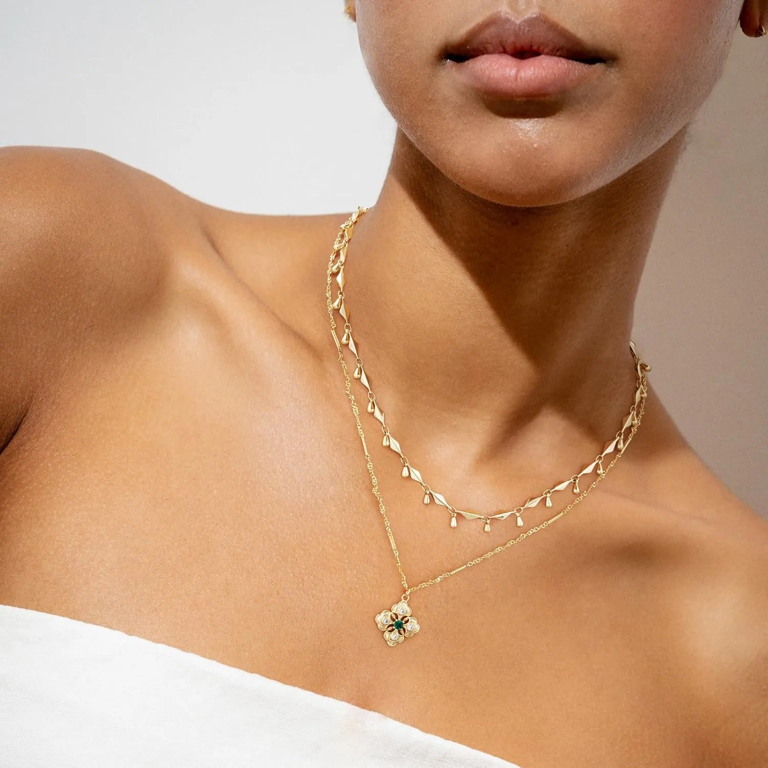 VALLOEY ROVER Gold Clover Necklace, Layered Necklaces for Women 14K Gold Plated Dainty Clover Pendant Necklace Set Link Chain Choker Necklaces Stackable Simple Gold Jewelry for Women