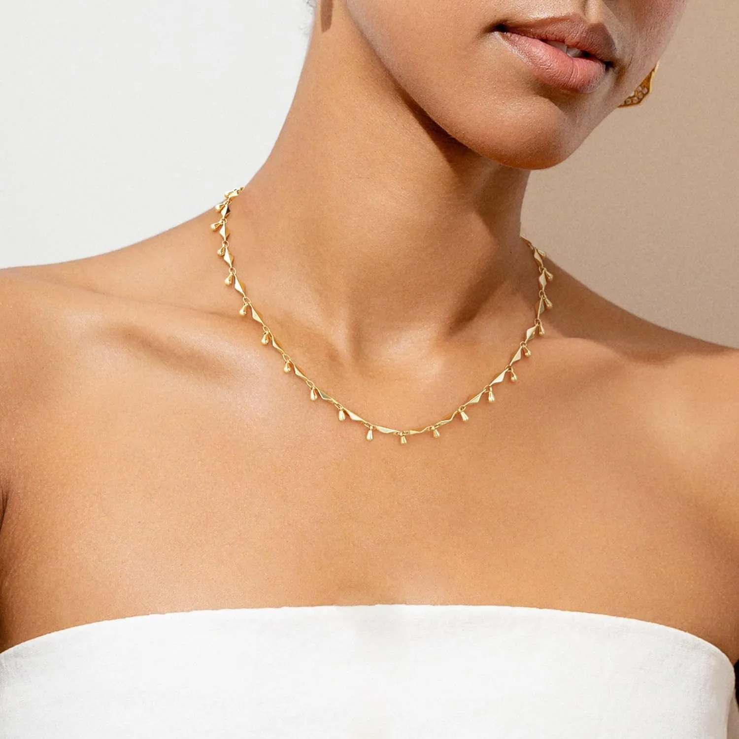 VALLOEY ROVER Gold Clover Necklace, Layered Necklaces for Women 14K Gold Plated Dainty Clover Pendant Necklace Set Link Chain Choker Necklaces Stackable Simple Gold Jewelry for Women