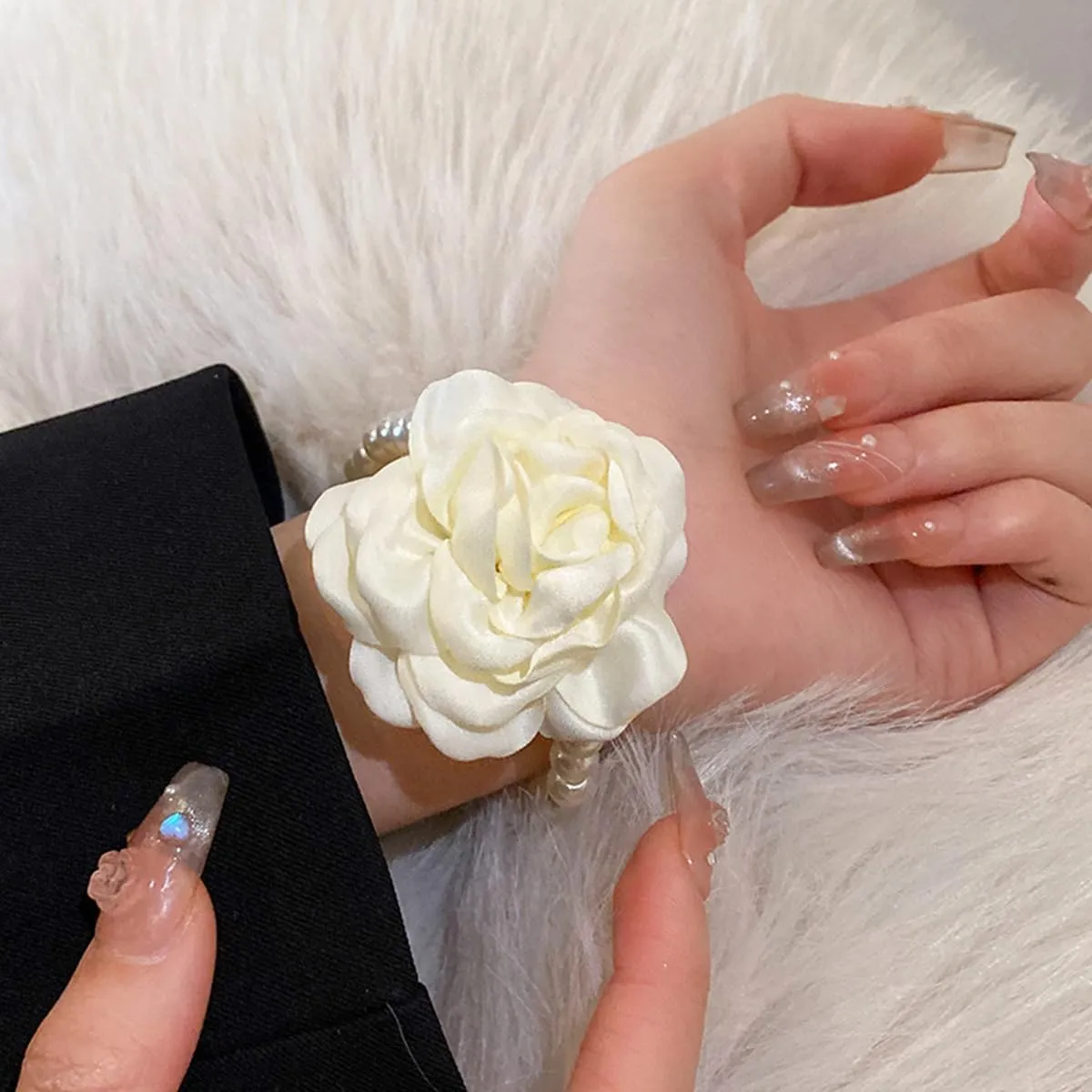 Vintage Imitation Pearl Bracelet with Rose Flower Charm Dainty Pearl Wrist Band Boho Rose Hand Accessories for Women Bridal Wedding Prom Festival
